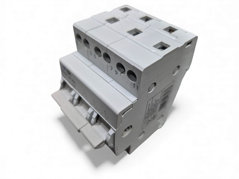 Переключатель ввода резерва 1-0-2 LC TEC BX9G 3P 40A 159 фото